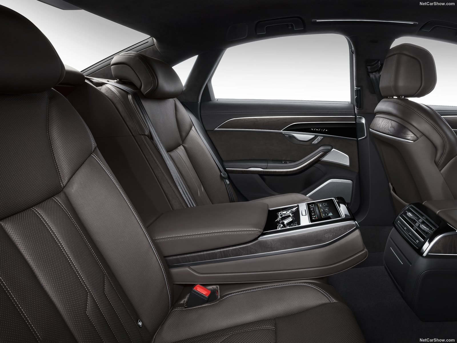 Audi A8 L 55 TFSI quattro 香港規格、價錢、牌費及介紹文- DCFever.com